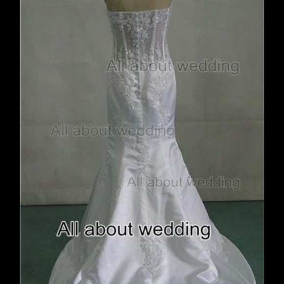 Wedding dress - Picture 9 of 11